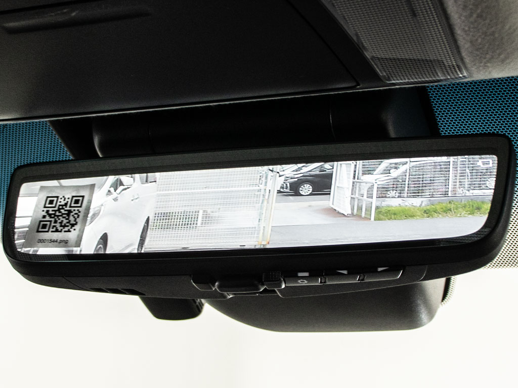 ★デジタルインナーミラー★
ヘッドレストに干渉されずに
クリアな視界が確保されます。