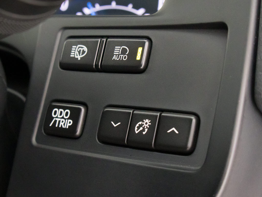 使いやすさや安全性を追求したステアリング
周り！高級車ゆえにスイッチ類が多いのも特
徴ですね！考え尽くされた配置ですぐに使い
こなす事が出来ますのでご安心下さい！是非
、体感してみて下さい！！