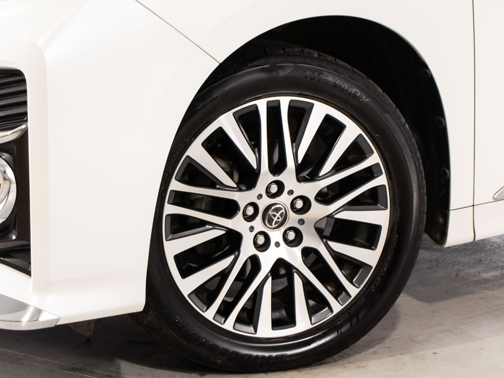 ★各種カスタム！★エアロ取付、社外アルミ
ホイール換装承っております！