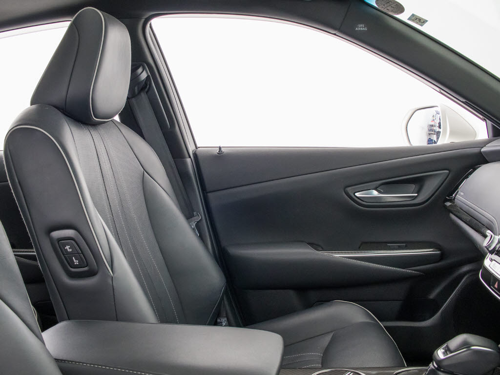 当社では、オゾンＯ３を利用した、根本的な
脱臭・消臭・除菌クリーニングを承っており
ます！こだわりのクリーニングで綺麗なお車
をご提供可能です！