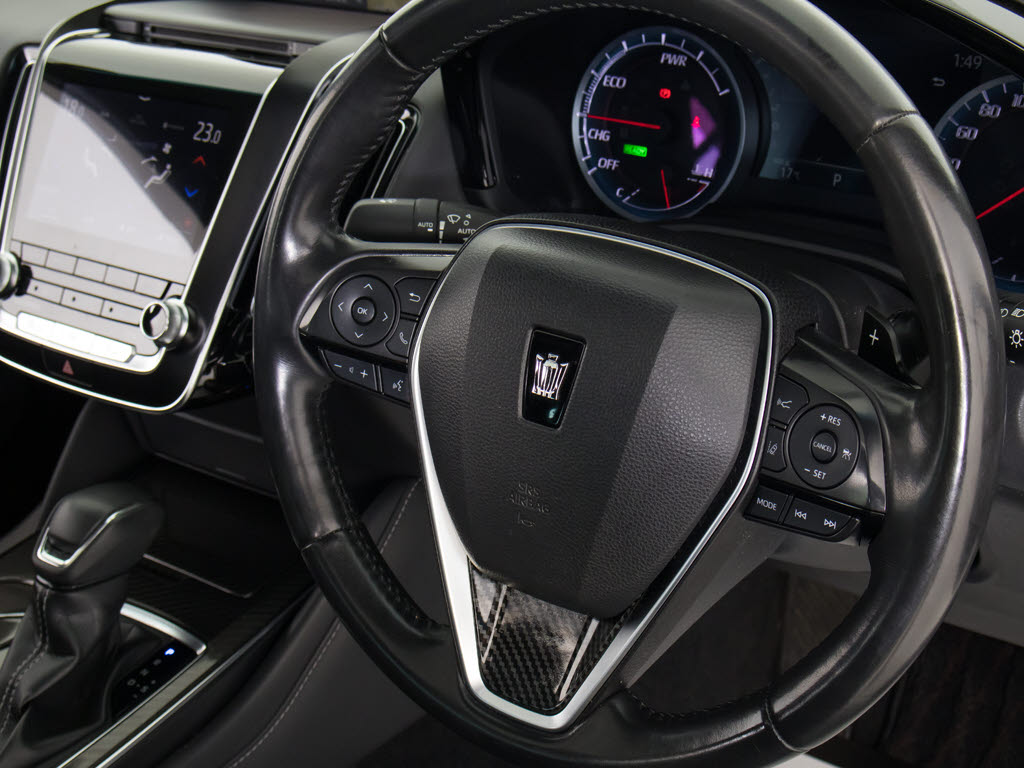 使いやすさや安全性を追求したステアリング
周り！高級車ゆえにスイッチ類が多いのも特
徴ですね！考え尽くされた配置ですぐに使い
こなす事が出来ますのでご安心下さい！是非
、体感してみて下さい！！