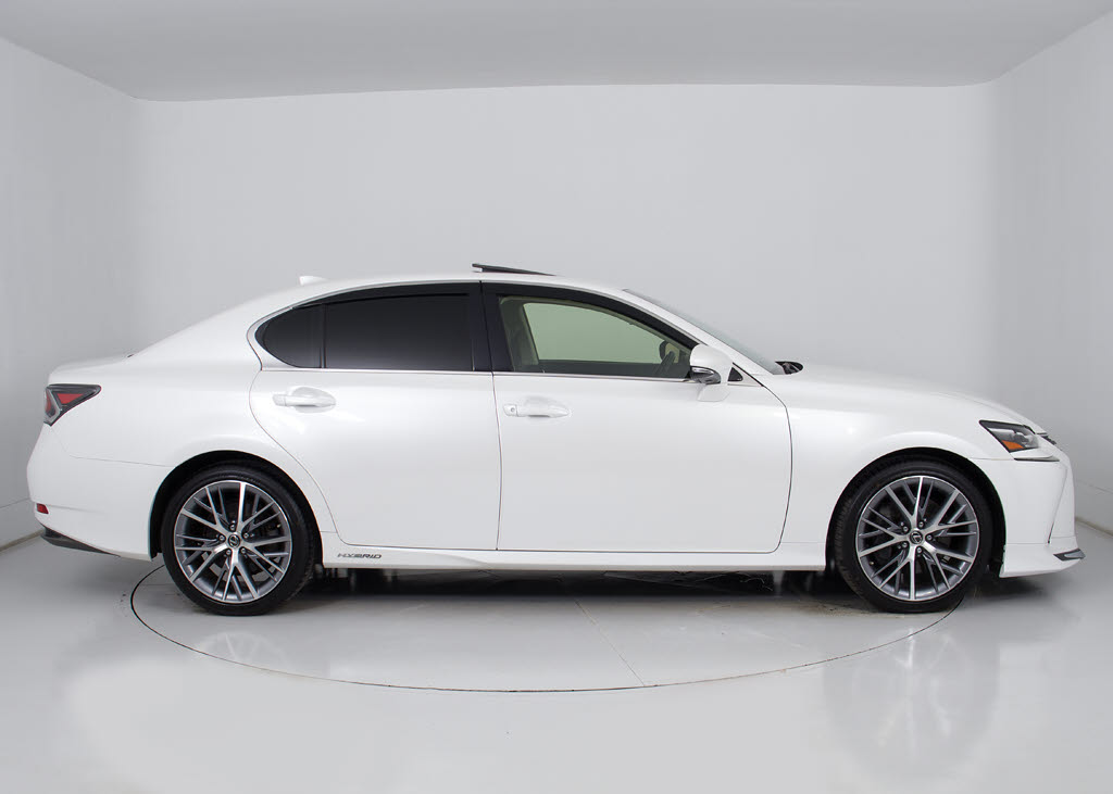 社外アルミホイール取付・スピンドルエアロ
取付・各メーカーエアロ取付・車高調・ロー
ダウン・ライトカスタム・スモークフィルム
施工ＯＫ！お気軽にご相談下さい！