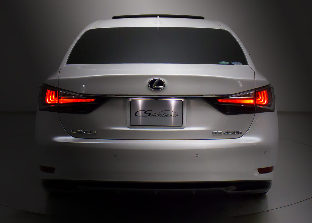 ★テールスモークやＬＥＤ加工、マフラー、
ルーフスポイラー、エアロパーツなど取り付
け承ります！