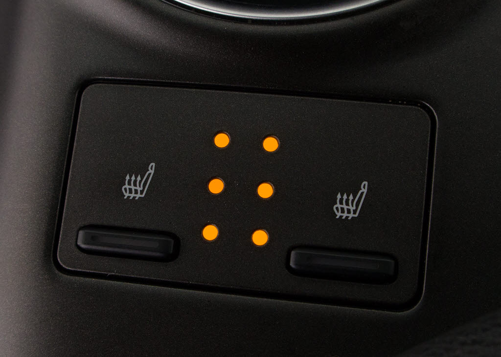 シートヒーターを装備しています！高級車な
らではの装備です！シートが暖まりますので
、寒い冬場も快適にご乗車頂けます！腰にも
優しい！お子様や女性にも嬉しい装備ですね
！！