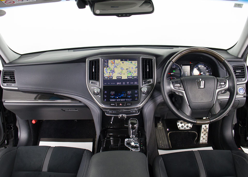 禁煙車です！室内は嫌なニオイも無く、すご
く綺麗な状態です！禁煙車・・特にセダンタ
イプのお車では少ないですよね！！タバコの
ニオイが苦手なお客様必見です！快適にご乗
車頂けます！！