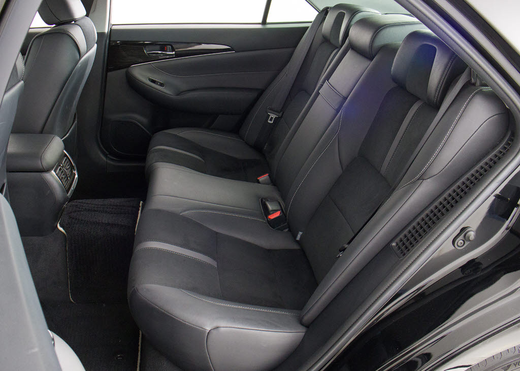 特別仕様車ならではの専用ハーフレザーシー
ト付！！当社では、本革シートのカラー変更
や張替えも出来ます！ワイン・茶・赤・青・
黄色・コンビ色など何でもＯＫです！