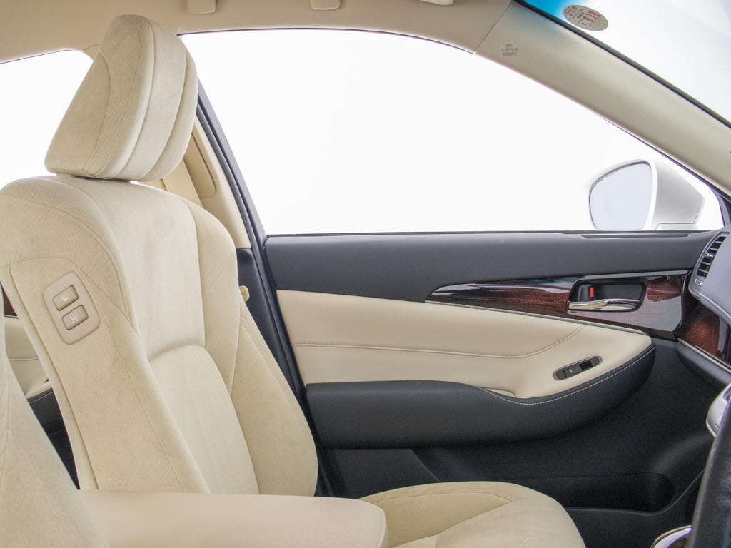 当社では、オゾンＯ３を利用した、根本的な
脱臭・消臭・除菌クリーニングを承っており
ます！こだわりのクリーニングで綺麗なお車
をご提供可能です！