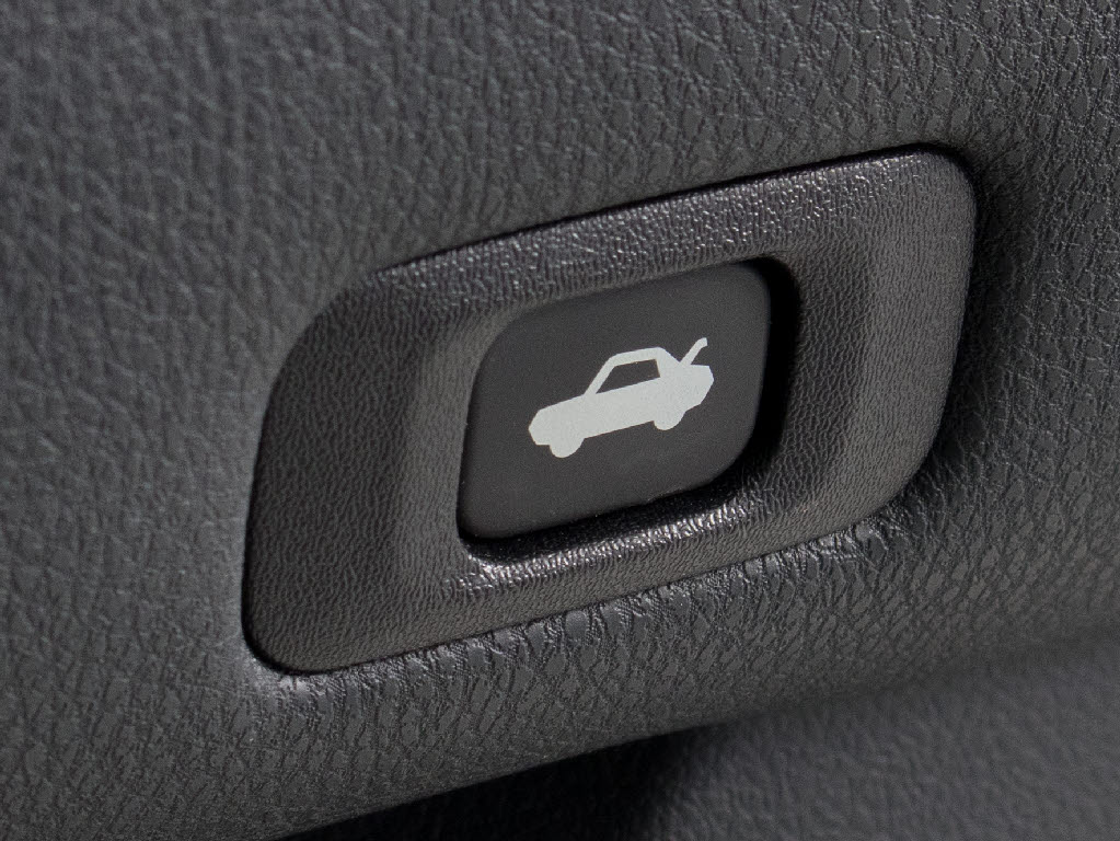 ボタン一つでトランクオープンが可能！車内
から操作できる為、非常に便利な装備の一つ
となります！