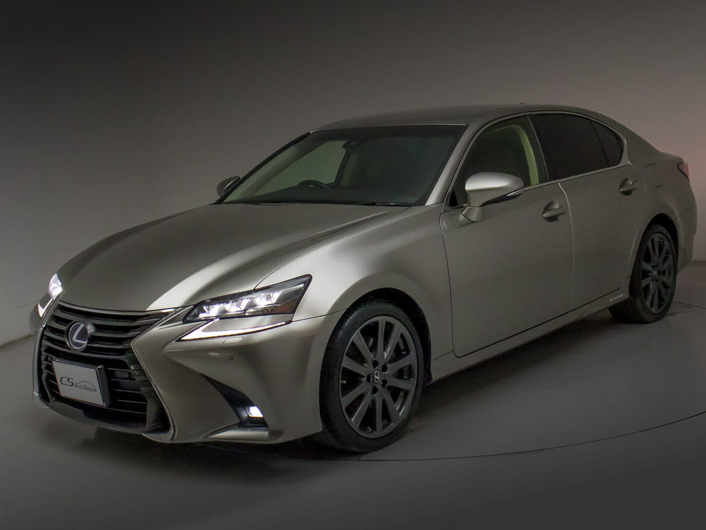 フロントビューの存在感をご覧ください！！
ヘッドライトは視界良好のライト、さらにフ
ォグライト搭載。デザイン性も高いのが特権
です。