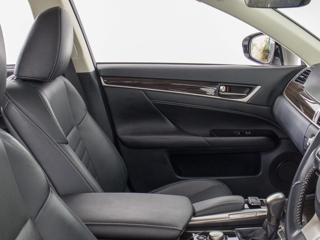 当社では、一般のクリーニングでは満足せず
、オゾンを利用した、根本的な脱臭・消臭・
除菌クリーニングも承っております！