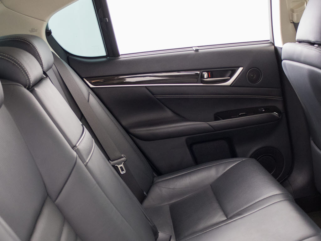 当社では、一般のクリーニングでは満足せず
、オゾンを利用した、根本的な脱臭・消臭・
除菌クリーニングも承っております！