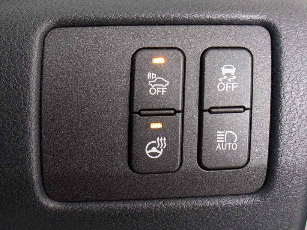 ★使いやすさや安全性を追求したステアリン
グ周り！高級車ゆえにスイッチ類が多いのも
特徴ですね！考え尽くされた配置ですぐに使
いこなす事が出来ますのでご安心下さい！是
非、体感してみて下さい！！