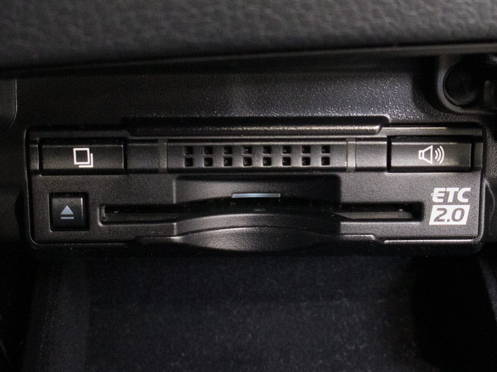 ★ＥＴＣ２．０が装備されています！！社外
品とは違い収まりの良いデザインが人気！高
速道路を利用する際は必需品ですよね！！ス
トレス無く料金所を通過出来ます！！