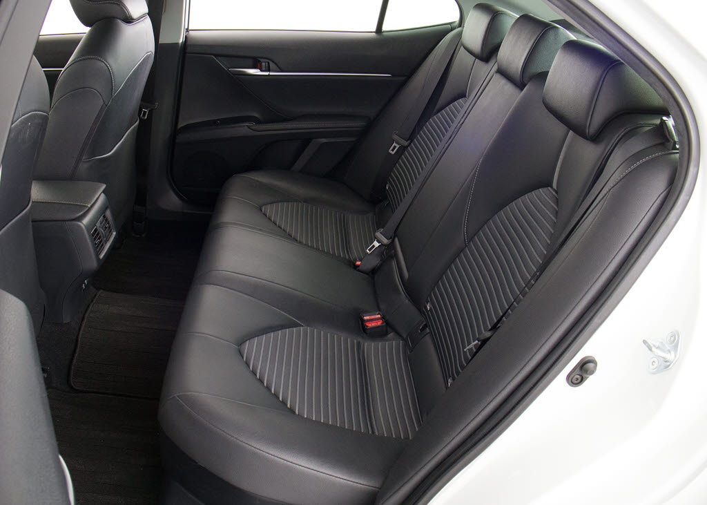 後席シートの状態も綺麗ですので気持ちよく
御乗り頂けます。