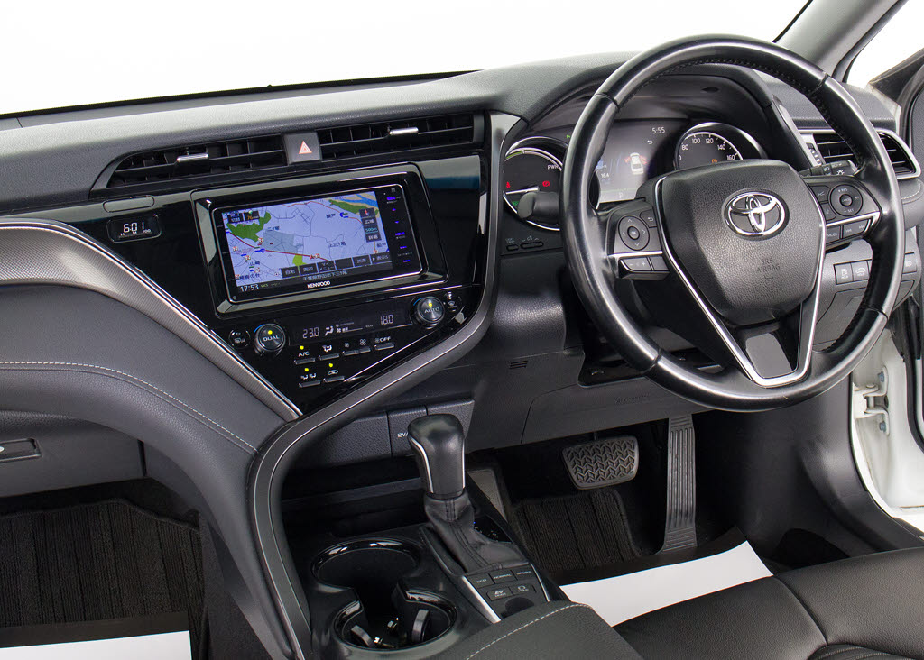 ★使いやすさや安全性を追求したステアリン
グ周り！高級車ゆえにスイッチ類が多いのも
特徴ですね！考え尽くされた配置ですぐに使
いこなす事が出来ますのでご安心下さい！是
非、体感してみて下さい！！