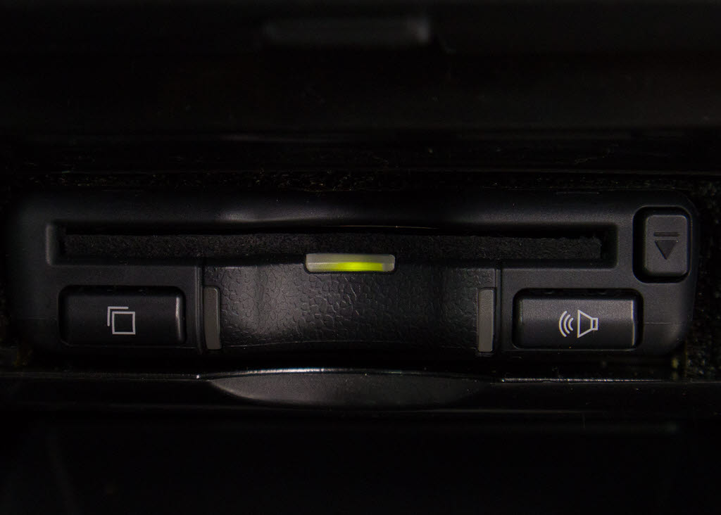 コンソール内一体型のビルトインＥＴＣ装備
！見た目の部分も良いですが、ＥＴＣカード
の盗難防止になる設置箇所です！料金所の渋
滞回避！時間帯・日によって料金の軽減を受
けられます！ストレス知らずのドライブ！