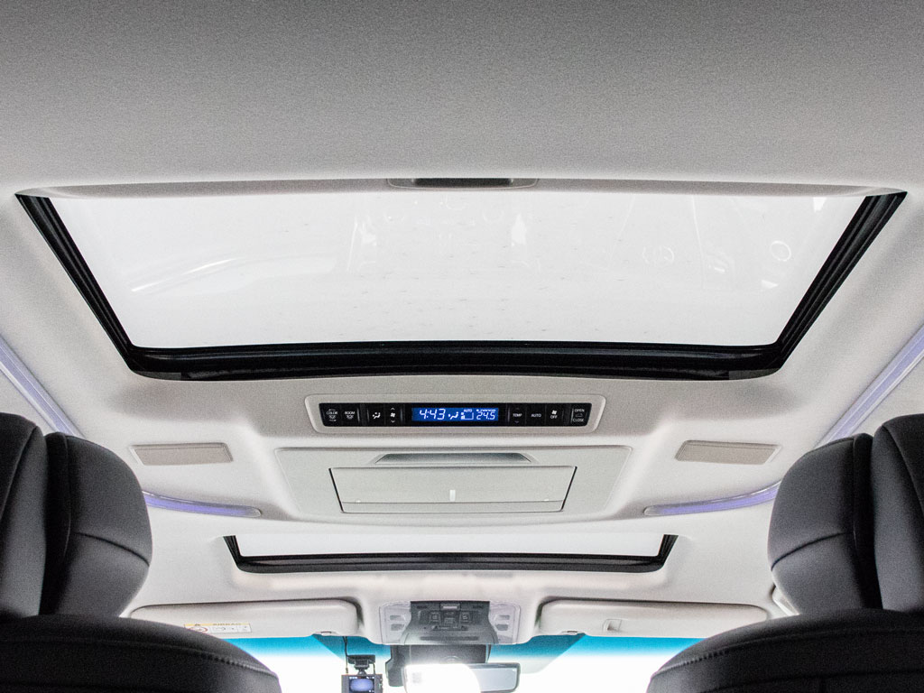 ★ツインサンルーフ★希少装備を装着！開放
的な空間をお楽しみください！