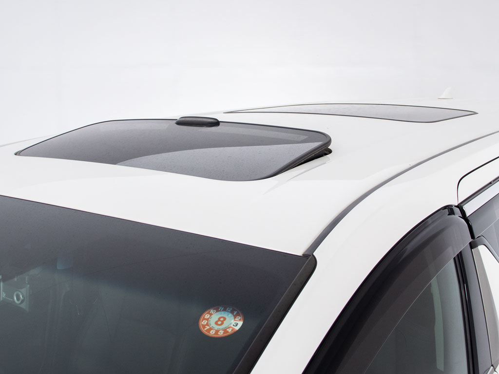 ★サンルーフ★‌人気装備のサンルーフ装着
！開放的な空間をお楽しみください！