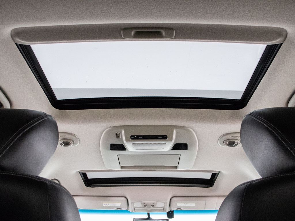 ★ツインサンルーフ★希少装備を装着！開放
的な空間をお楽しみください！