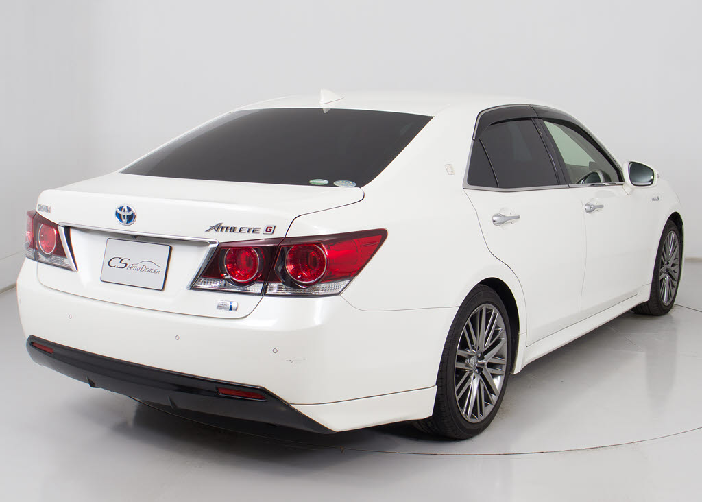 個性的なリアビューで御座います。精悍な佇
まいは高級車ならではです。