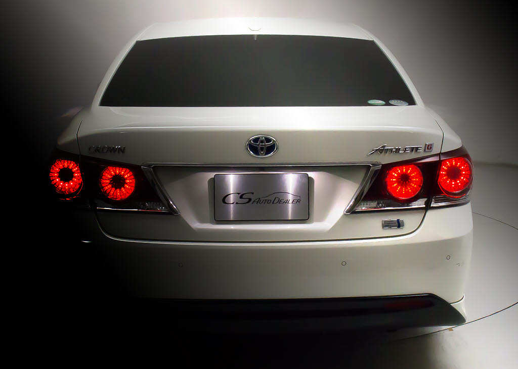 ★テールスモークやＬＥＤ加工、マフラー、
ルーフスポイラー、エアロパーツなど取り付
け承ります！