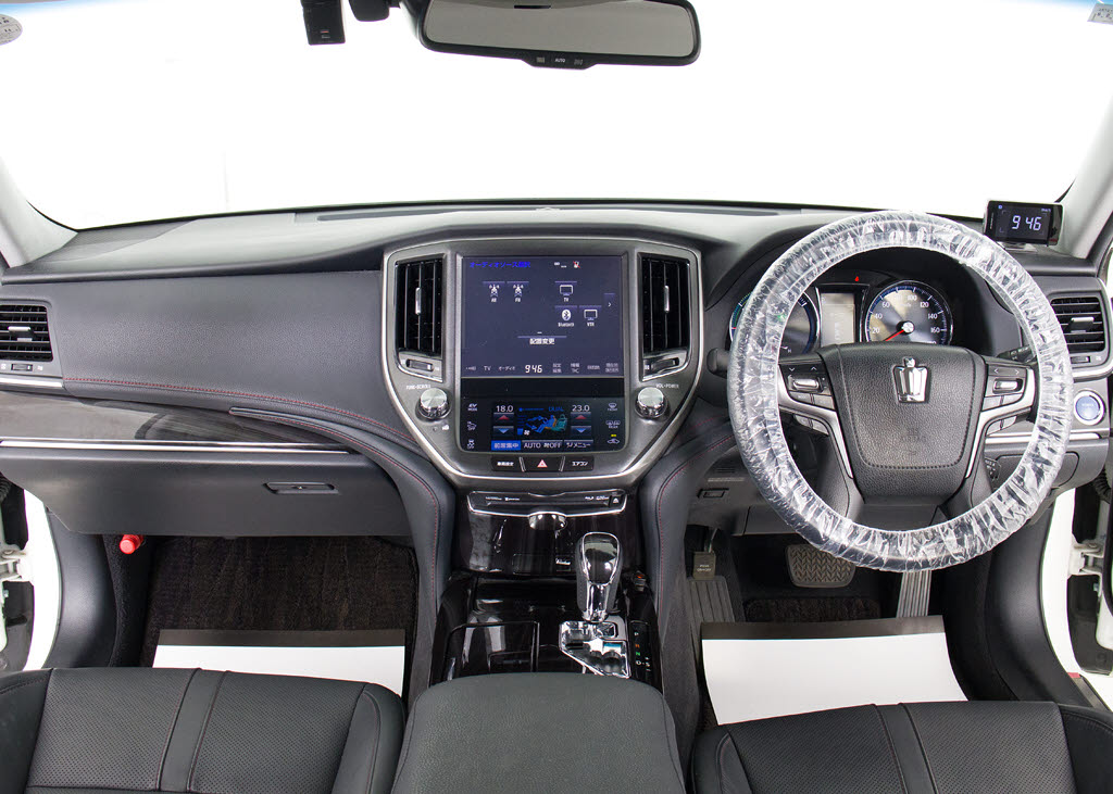 禁煙車です！室内は嫌なニオイも無く、すご
く綺麗な状態です！禁煙車・・特にセダンタ
イプのお車では少ないですよね！！タバコの
ニオイが苦手なお客様必見です！快適にご乗
車頂けます！！