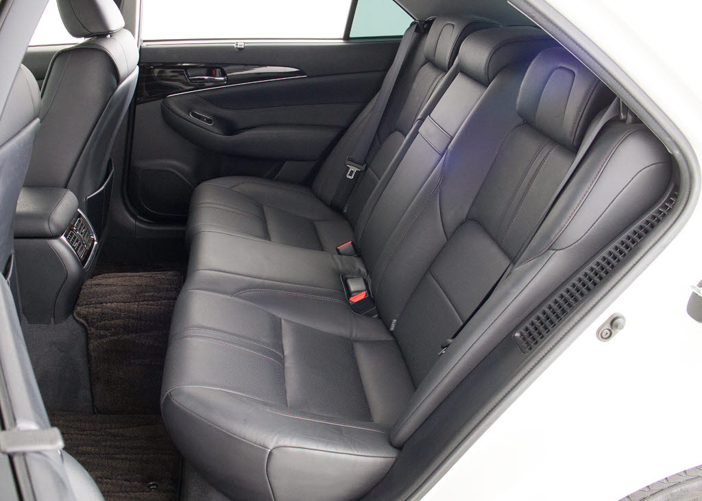 人気の本革シート付きです！！本革が装備さ
れるだけで高級感が増します！当社では、本
革シートのカラー変更や張替えも出来ます！
ワイン・茶・赤・青・オレンジ・黄色・コン
ビ色など何でもＯＫです！