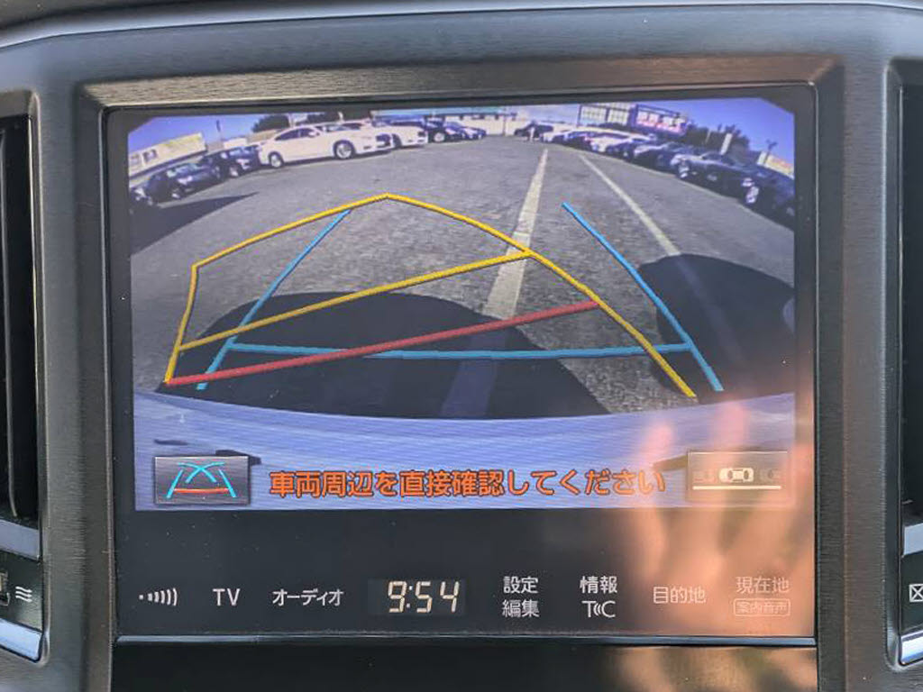 カラーバックカメラが付いています！バック
にギアを入れると、後方視界が自動的にマル
チ画面に映し出されます！夜も明るく見えま
すので、すごく便利！！一度使うとカメラ無
しには乗りたくない程！