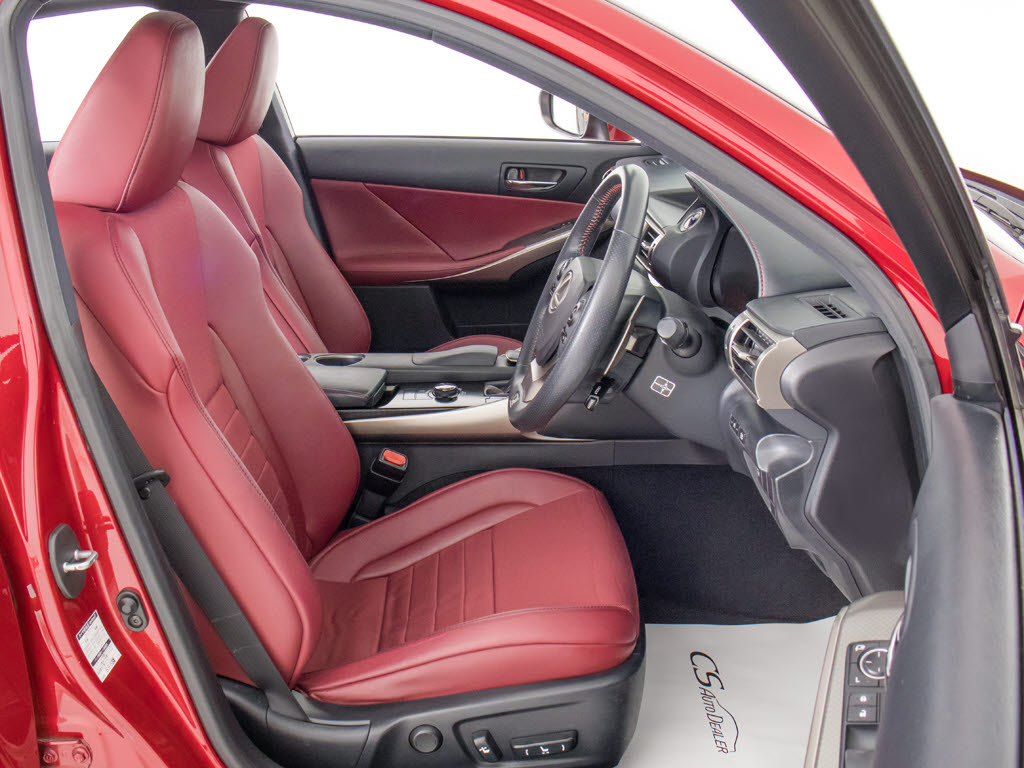 電動パワーシート完備！細かな自身に合った
ドライビングポジションの設定が可能となり
ます！