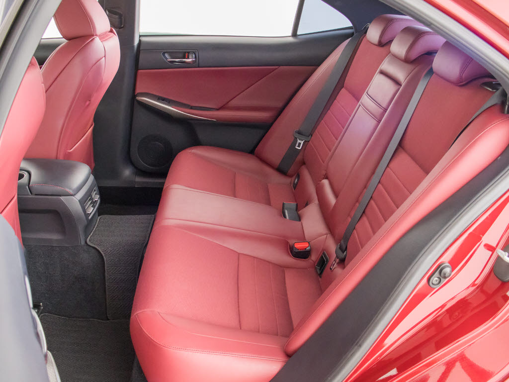 赤ハーフレザーシート！！お好みはいかがで
すか？当社では、お好みの色で新品本革シー
トを作成することもできます！！