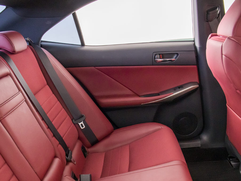 当社では、一般のクリーニングでは満足せず
、オゾンを利用した、根本的な脱臭・消臭・
除菌クリーニングも承っております！