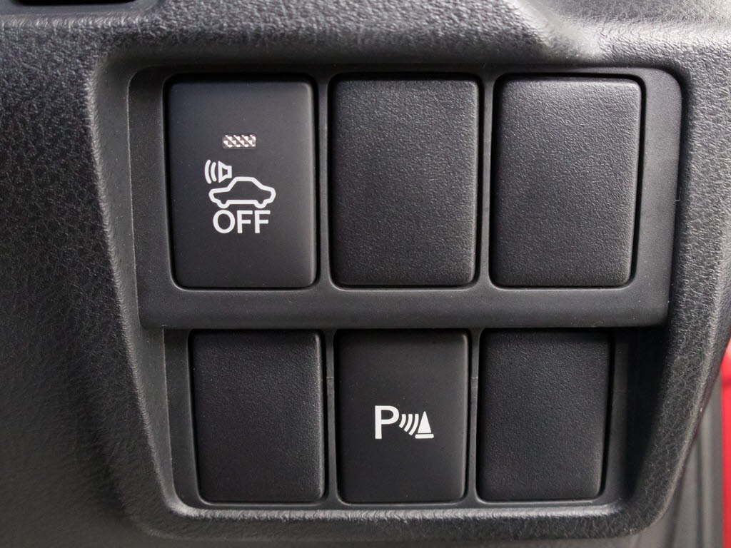 ★使いやすさや安全性を追求したステアリン
グ周り！高級車ゆえにスイッチ類が多いのも
特徴ですね！考え尽くされた配置ですぐに使
いこなす事が出来ますのでご安心下さい！是
非、体感してみて下さい！！