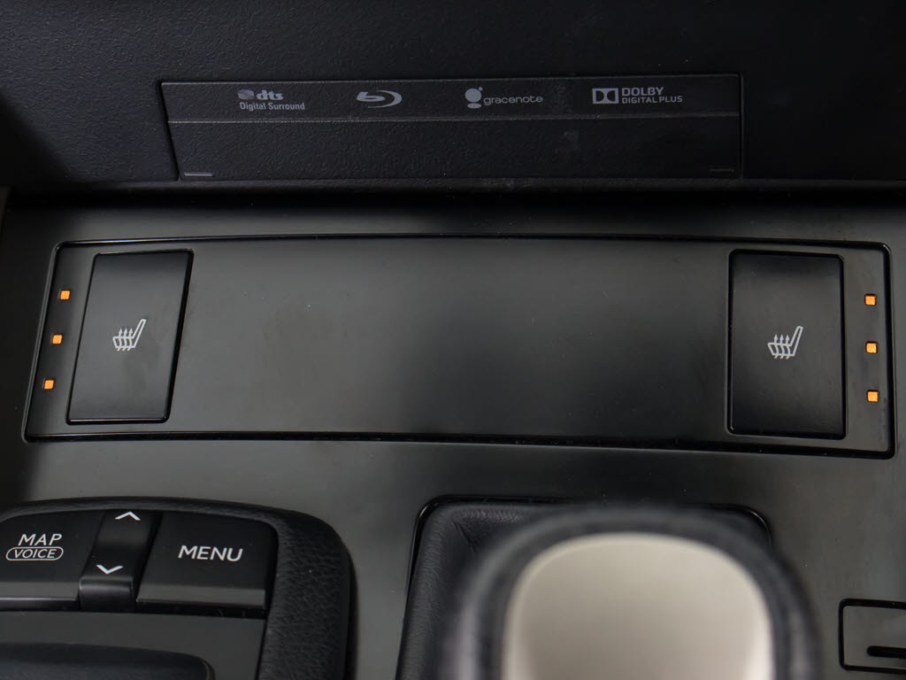 ★快適シートヒーターを装備しています！高
級車ならではの装備です！シートが暖まる機
能！寒い冬も快適にご乗車頂けますよ！！