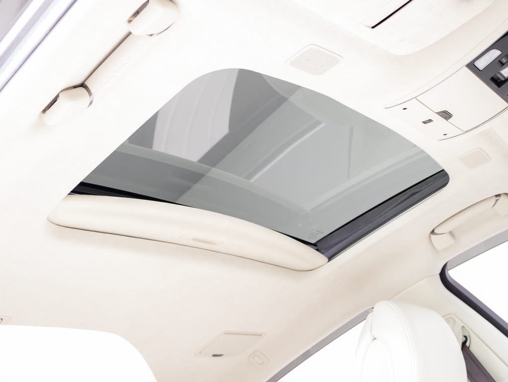 お探しの方必見の人気オプションサンルーフ
！