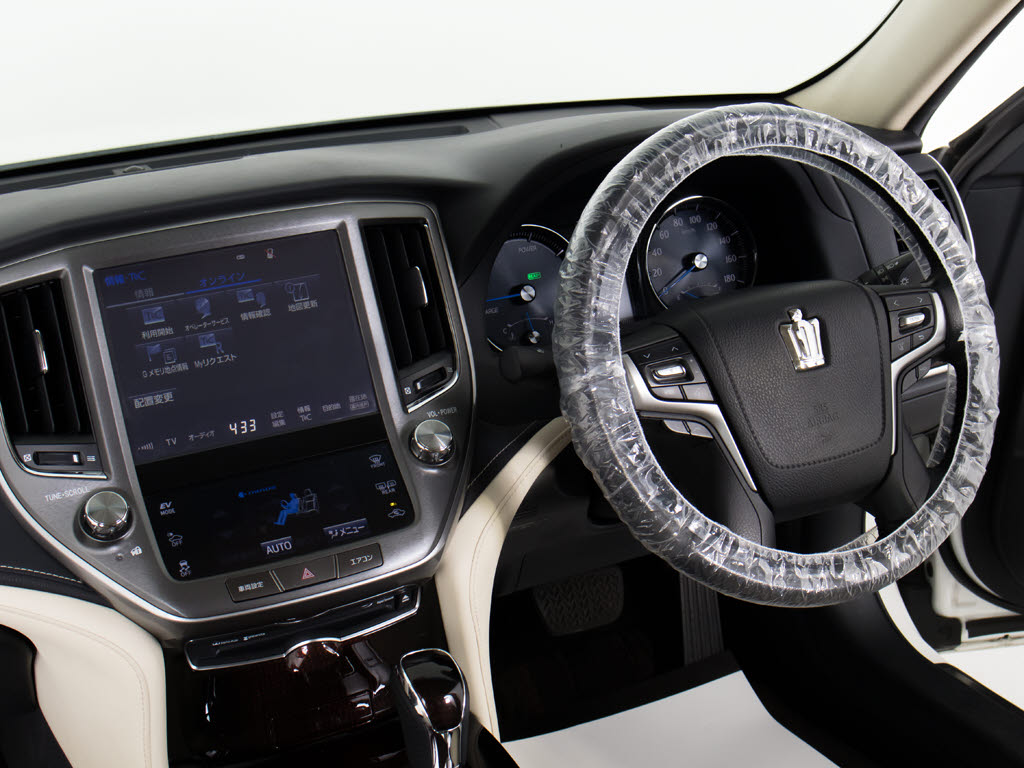 使いやすさや安全性を追求したステアリング
周り！高級車ゆえにスイッチ類が多いのも特
徴ですね！考え尽くされた配置ですぐに使い
こなす事が出来ますのでご安心下さい！是非
、体感してみて下さい！！