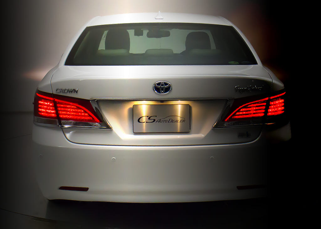 ★テールスモークやＬＥＤ加工、マフラー、
ルーフスポイラー、エアロパーツなど取り付
け承ります！