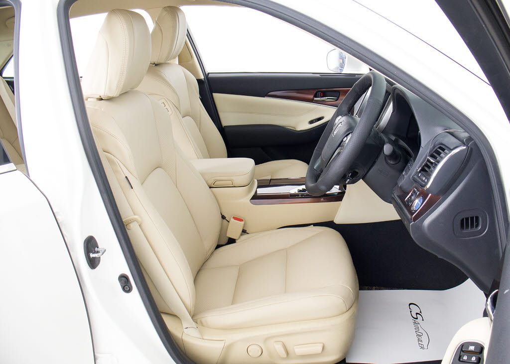 ★シートヒーターを装備しています！高級車
ならではの装備です！