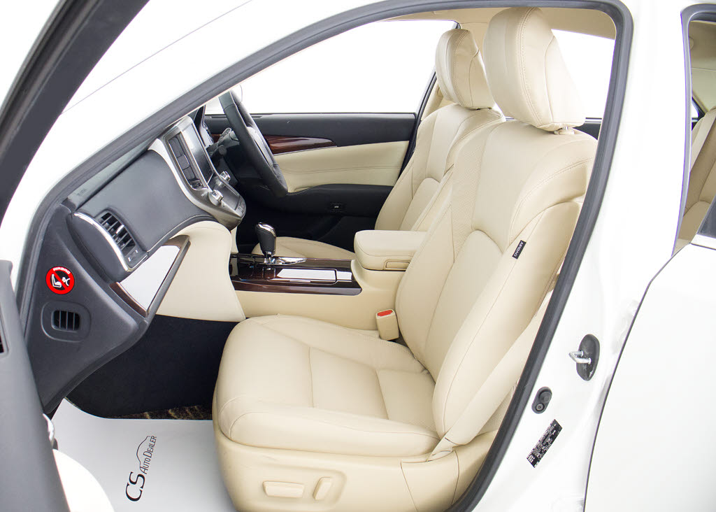 ★シートヒーターを装備しています！高級車
ならではの装備です！