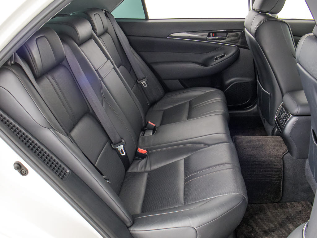 人気の本革シート付きです！！本革が装備さ
れるだけで高級感が増します！当社では、本
革シートのカラー変更や張替えも出来ます！
ワイン・茶・赤・青・オレンジ・黄色・コン
ビ色など何でもＯＫです！