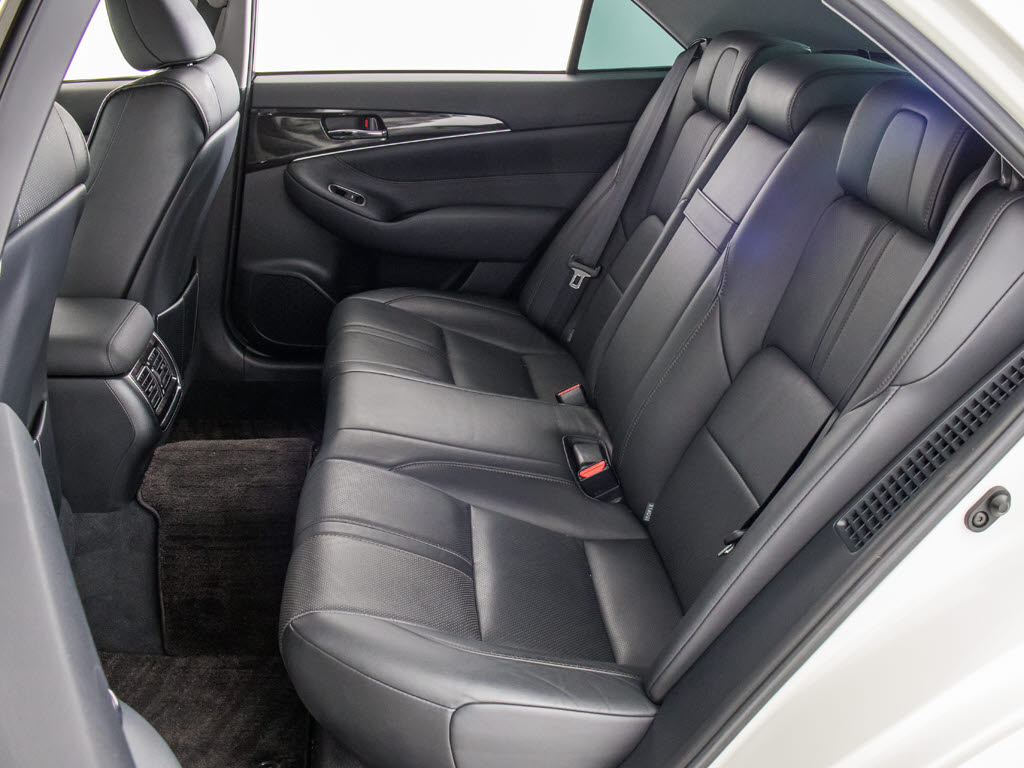 人気の本革シート付きです！！本革が装備さ
れるだけで高級感が増します！当社では、本
革シートのカラー変更や張替えも出来ます！
ワイン・茶・赤・青・オレンジ・黄色・コン
ビ色など何でもＯＫです！