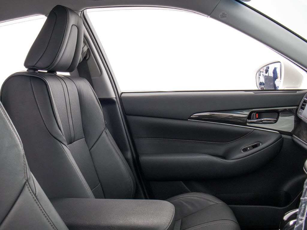 当社では、オゾンＯ３を利用した、根本的な
脱臭・消臭・除菌クリーニングを承っており
ます！こだわりのクリーニングで綺麗なお車
をご提供可能です！