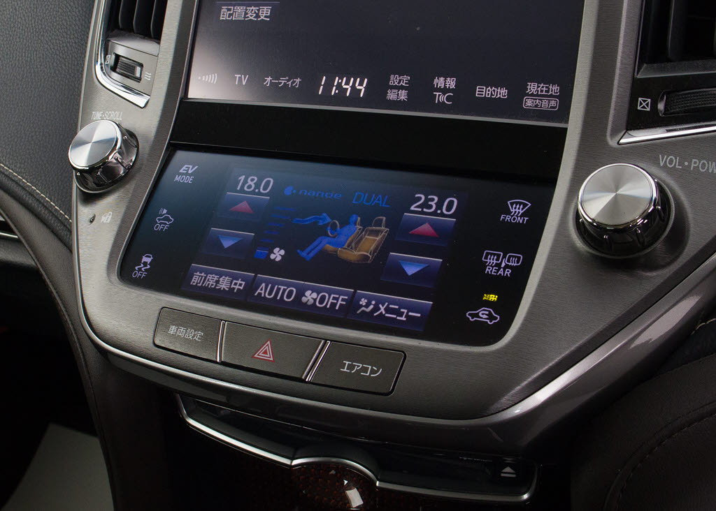 使いやすさや安全性を追求したステアリング
周り！高級車ゆえにスイッチ類が多いのも特
徴ですね！考え尽くされた配置ですぐに使い
こなす事が出来ますのでご安心下さい！是非
、体感してみて下さい！！