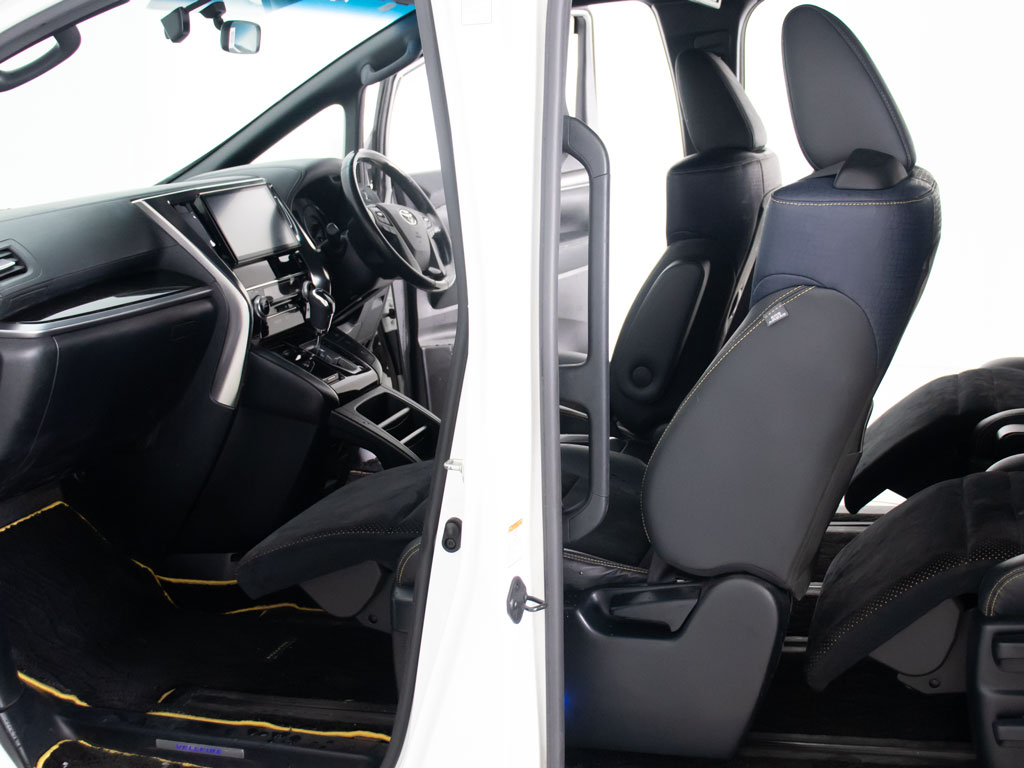 助手席は「スーパーロングスライドシート」
を採用！最大1,160mmのスーパーロングスラ
イドが可能！オットマンと合わせてくつろぎ
空間を作り出します！