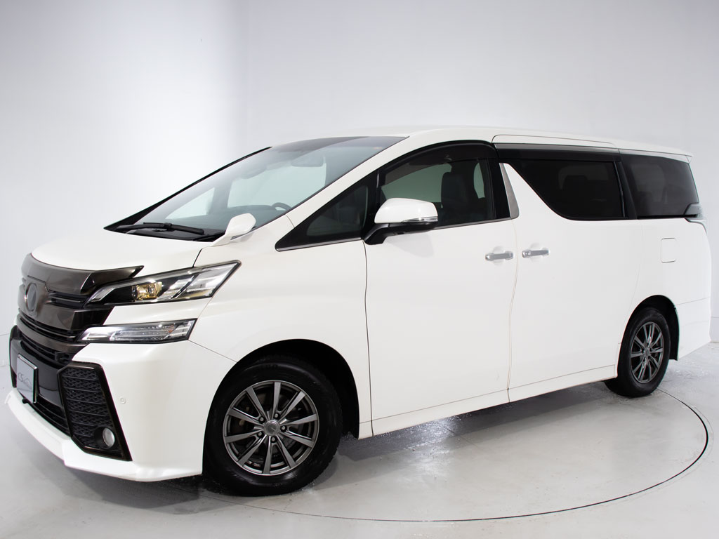 ★フロントビュー★グリル交換、エアロ取り
付け等、カスタムもお任せください！