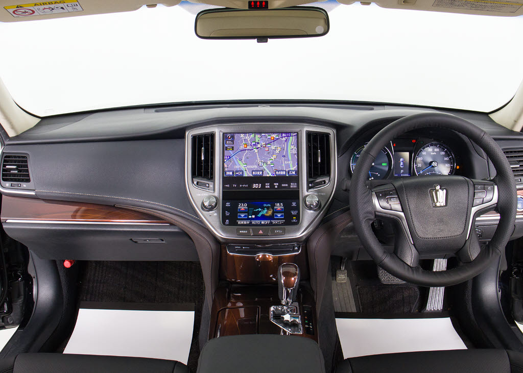 禁煙車です！室内は嫌なニオイも無く、すご
く綺麗な状態です！禁煙車・・特にセダンタ
イプのお車では少ないですよね！！タバコの
ニオイが苦手なお客様必見です！快適にご乗
車頂けます！！