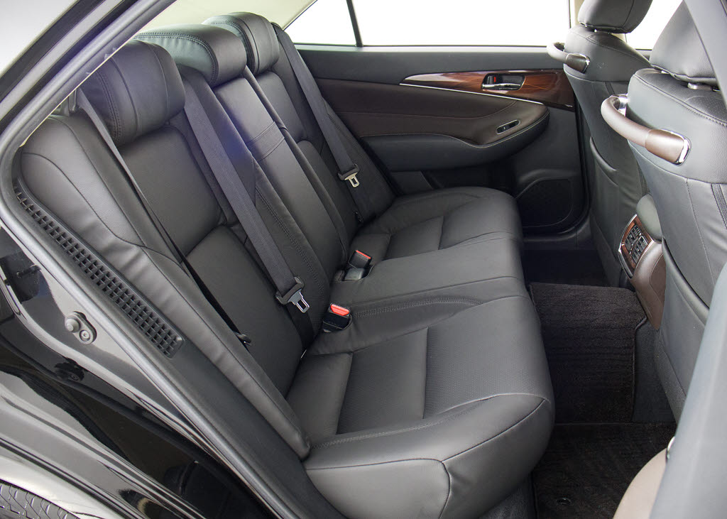 人気の本革シート付きです！！本革が装備さ
れるだけで高級感が増します！当社では、本
革シートのカラー変更や張替えも出来ます！
ワイン・茶・赤・青・オレンジ・黄色・コン
ビ色など何でもＯＫです！