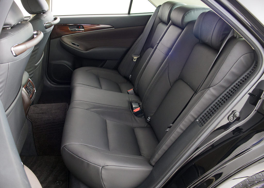 人気の本革シート付きです！！本革が装備さ
れるだけで高級感が増します！当社では、本
革シートのカラー変更や張替えも出来ます！
ワイン・茶・赤・青・オレンジ・黄色・コン
ビ色など何でもＯＫです！