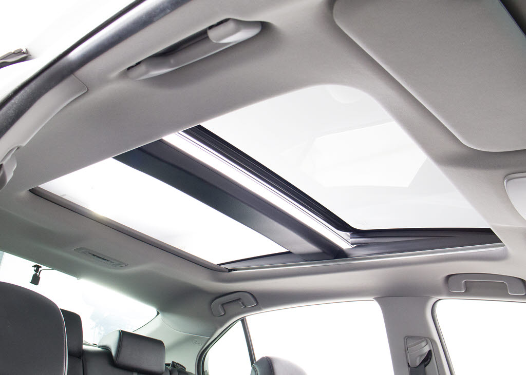 人気装備のパノラマルーフが付いています！
上下チルトに前後スライド機能が付いていま
すので、様々なドライブシーンで活躍してく
れます！！開放感ある車内空間は気持ちがい
いですよ！是非体感してみて下さい！