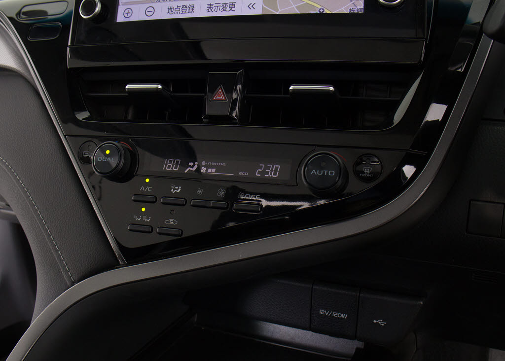 ★使いやすさや安全性を追求したステアリン
グ周り！高級車ゆえにスイッチ類が多いのも
特徴ですね！考え尽くされた配置ですぐに使
いこなす事が出来ますのでご安心下さい！是
非、体感してみて下さい！！