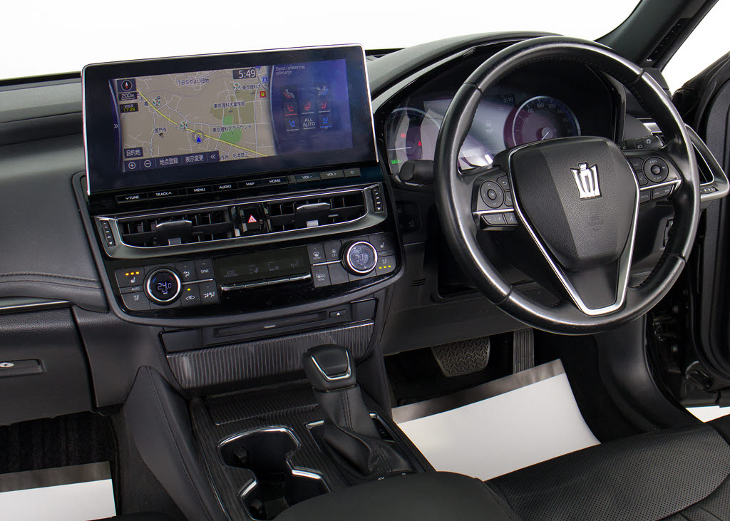 使いやすさや安全性を追求したステアリング
周り！高級車ゆえにスイッチ類が多いのも特
徴ですね！考え尽くされた配置ですぐに使い
こなす事が出来ますのでご安心下さい！是非
、体感してみて下さい！！